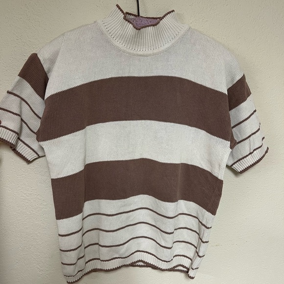 Vintage White and Brown Short Sleeve Mockneck sweater Small - Picture 1 of 8